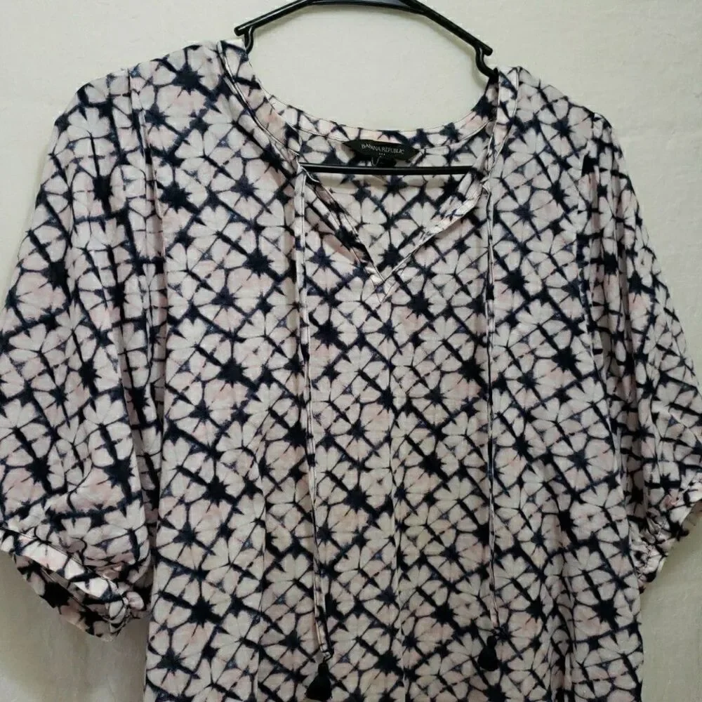 Banana Republic Shibori Tie Dye Blouse M Medium Pink Navy Blue V-Neck Tassel Top